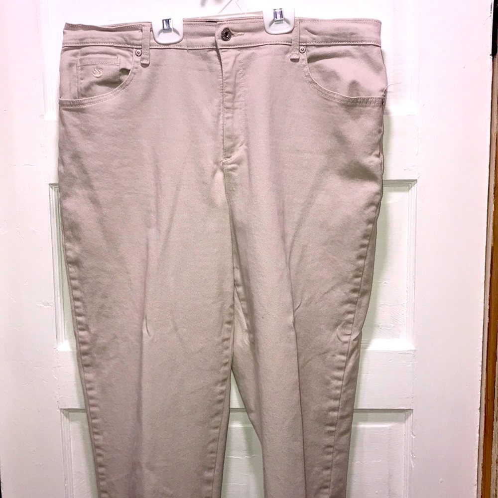 Gloria Vanderbilt Jeans SIZE 16